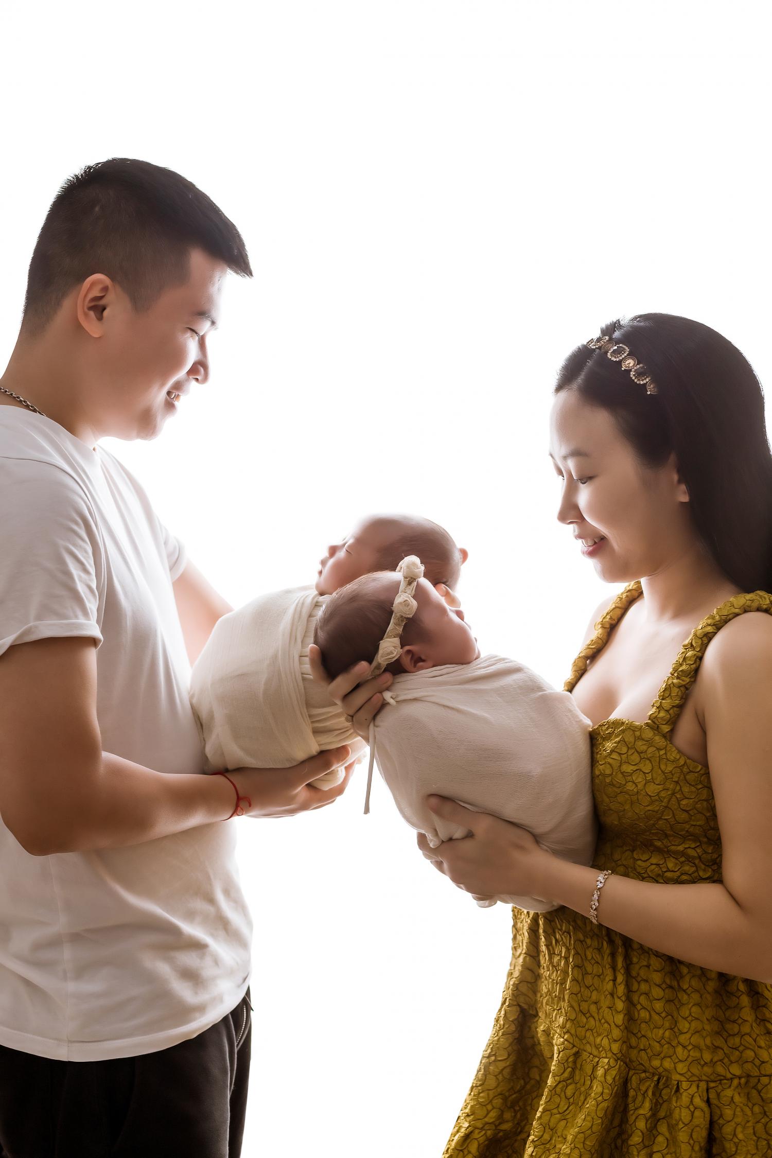 bé sinh đôi Huy Hà