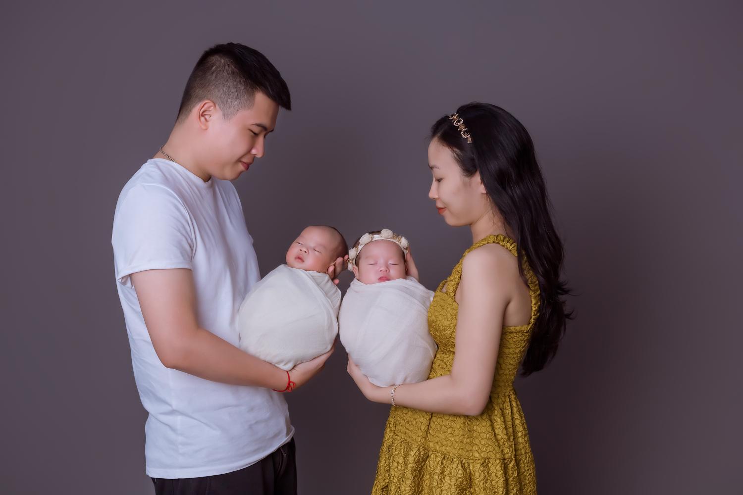 bé sinh đôi Huy Hà