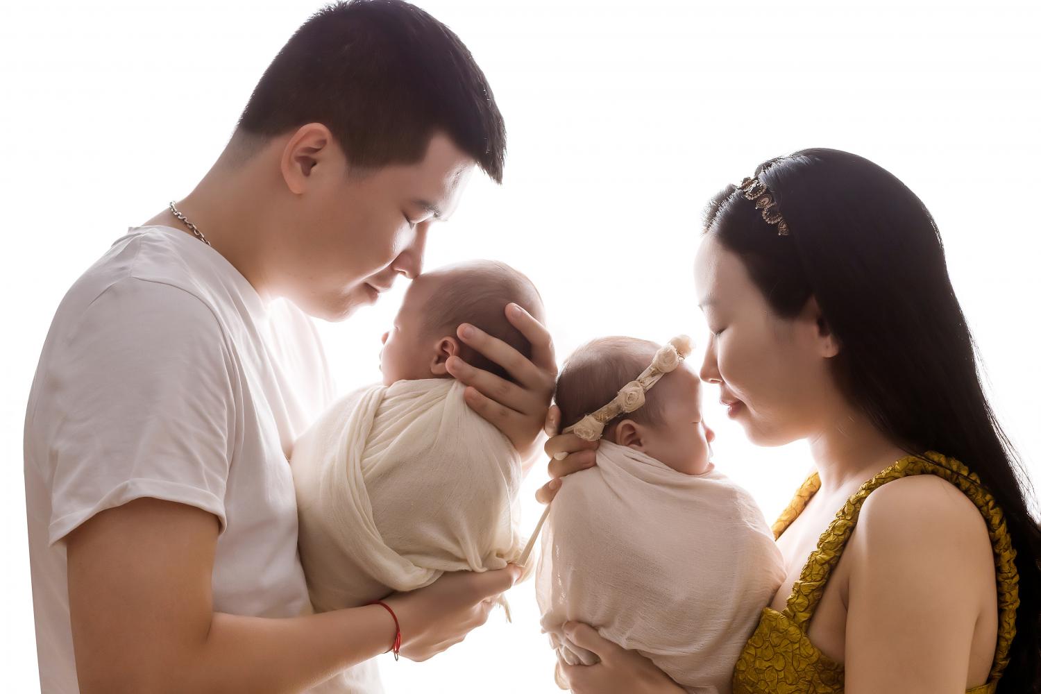 bé sinh đôi Huy Hà