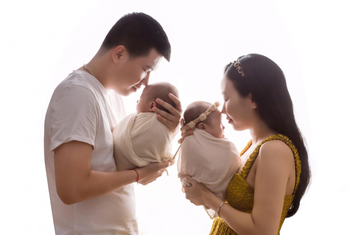 bé sinh đôi Huy Hà